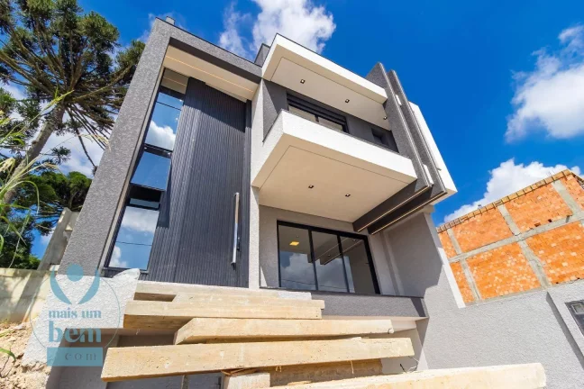 Imagem Sobrado Alto Padrão com 3 Suítes, 4 Vagas, Espaço Gourmet à venda, 290 m² por R$ 1.700.000 - Costeira - São José dos Pinhais/PR