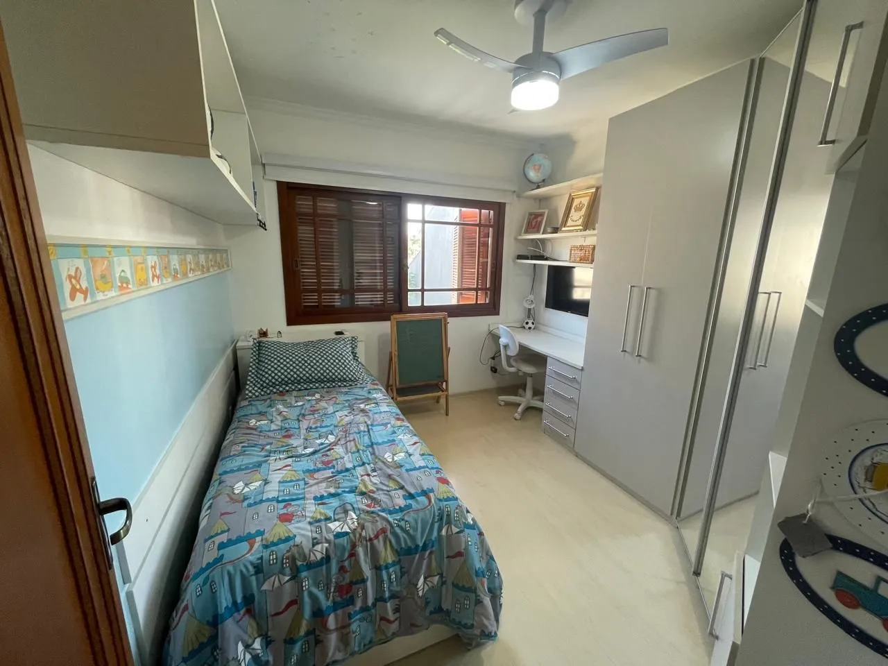 Imagem Casa em Condomínio com 03 quartos (01 suíte com closet) e 06 vagas no Ecoville