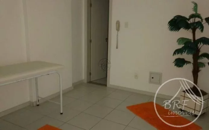 Imagem Vendo excelente apartamento com terraço e piscina, totalmente plano em excelente localização a 200 metros da Beira mar do Estreito Florianópolis SC co