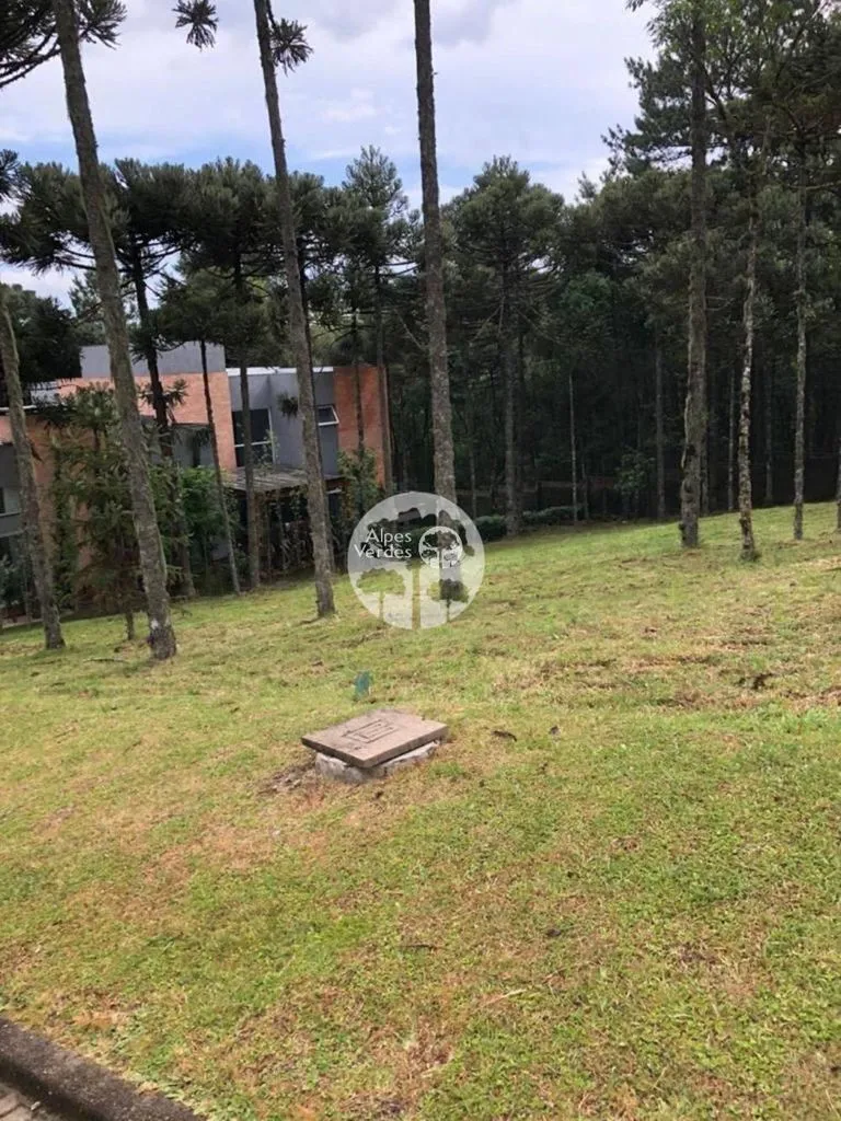 Imagem Vende-se terreno residencial de 806,75m2, localizado em Gramado