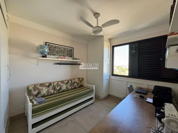 Imagem Apartamento com 4 dormitórios e móveis planejados no Condomínio Edifício Tocantins, Centro de Uberaba