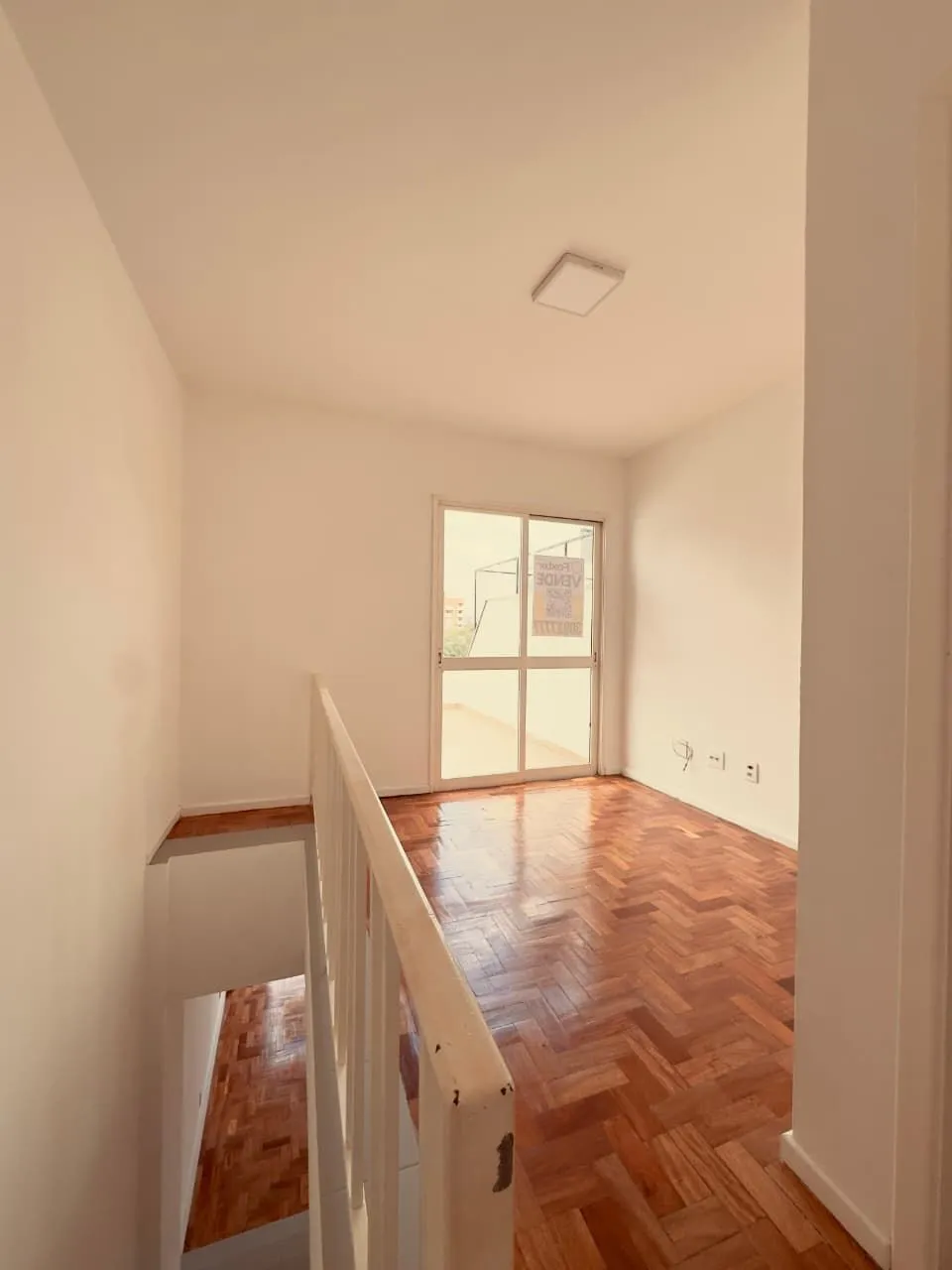 Imagem EXCELENTE SALA COMERCIAL REFORMADA COM TERRAÇO - MONT SERRRAT | PORTO ALEGRE