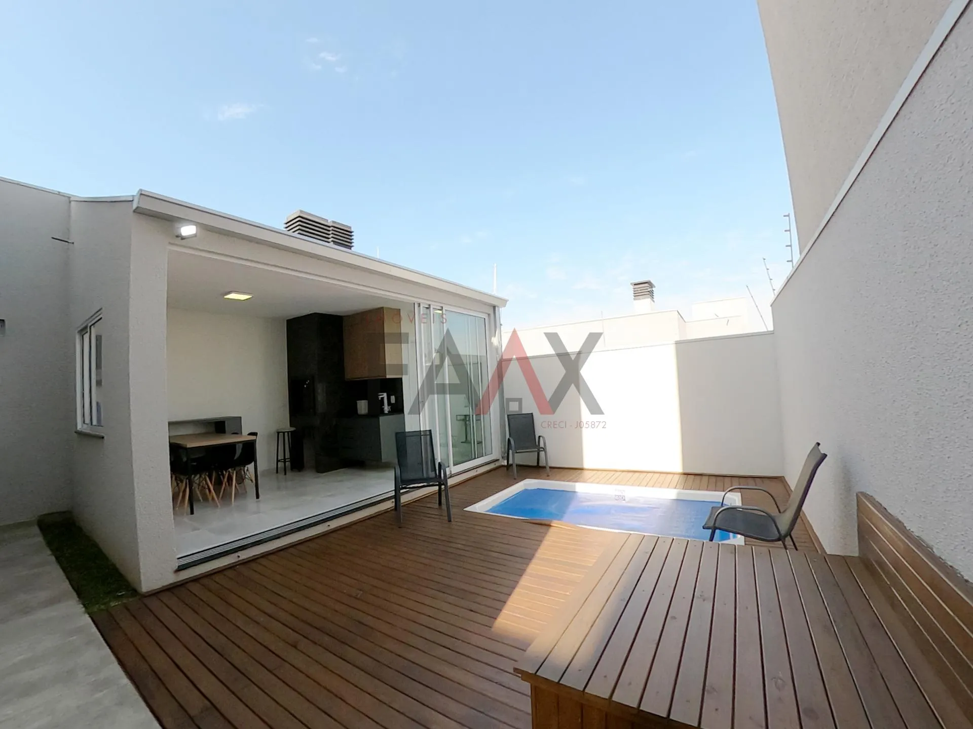 Imagem Sobrado à venda no BOQUEIRÃO com piscina e espaço gourmet em GUARAPUAVA - PR