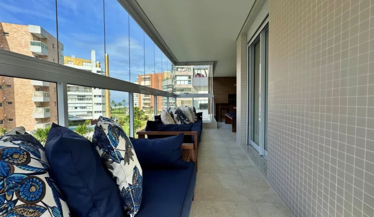 Imagem Apartamento pé na areia à venda na Riviera de São Lourenço Módulo 07: 3 quartos, 3 suítes, 3 salas, 3 vagas de garagem - 161,85m².