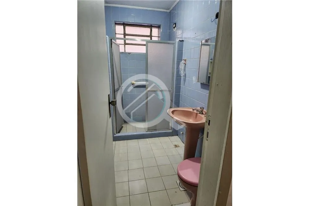 Imagem Dependência de empregada, uma sala ideal para receber família e amigos, uma espaçosa cozinha, est...