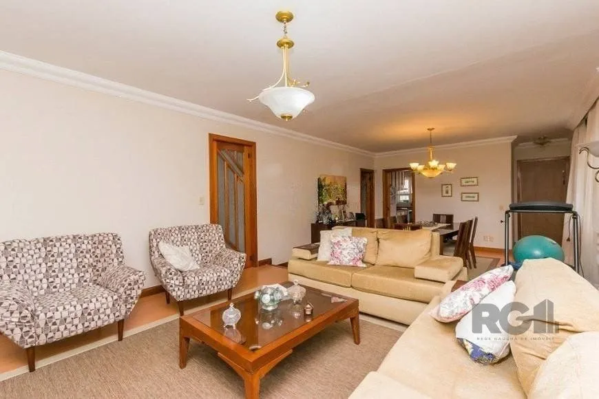 Imagem Casa de 380m² - 4 dormitórios, 2 suítes, 4 vagas no bairro Bom Jesus