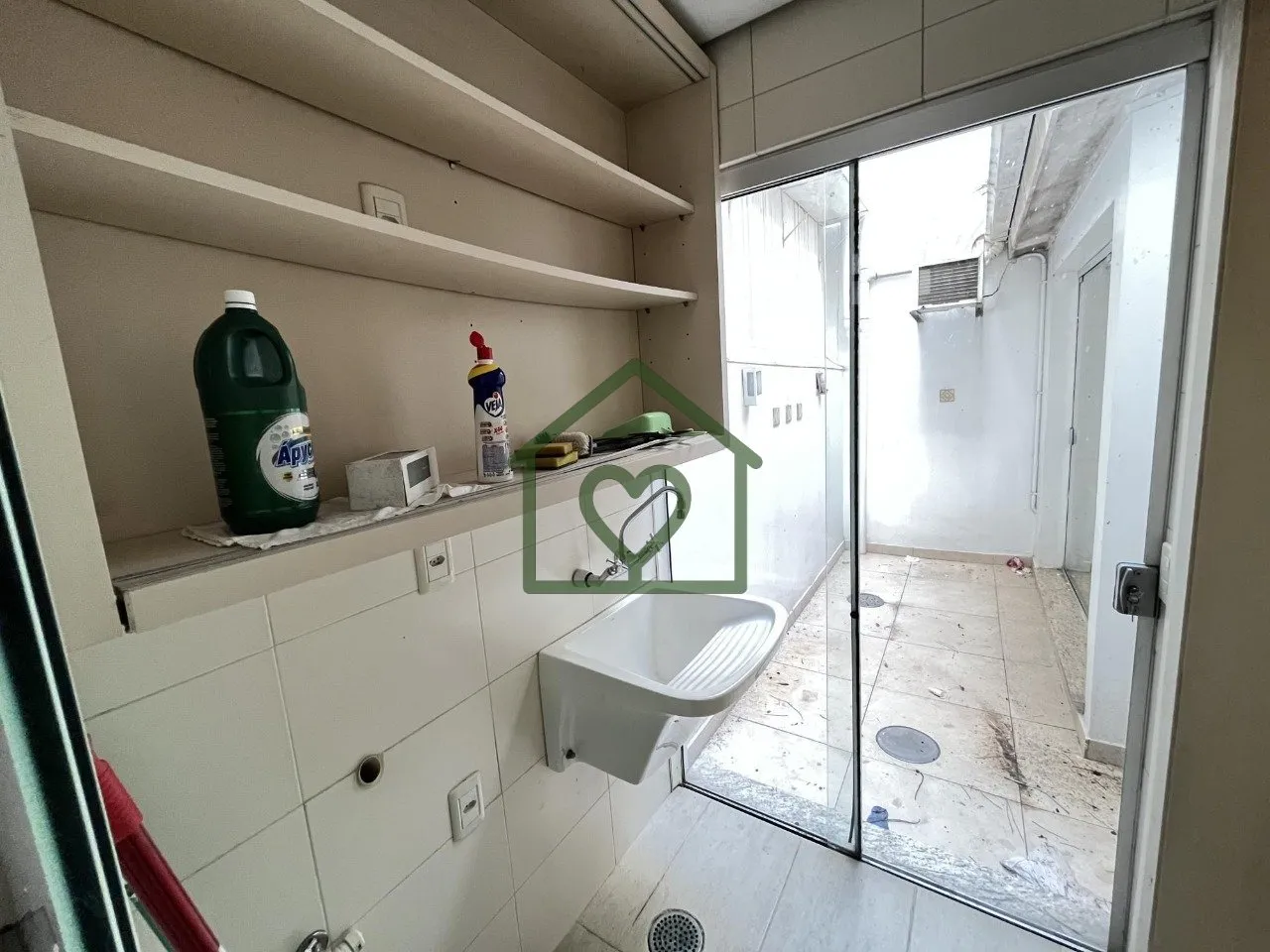 Imagem Apartamento à venda na Rua Silva Só, com 2 dormitórios, 2 banheiros (social e auxiliar), sala de ...