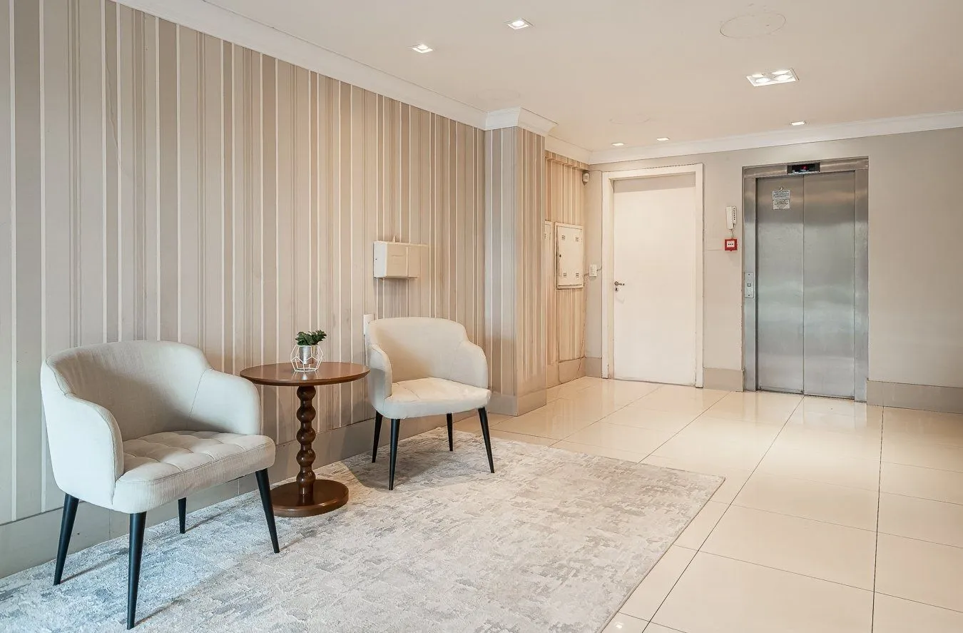 Imagem Apartamento de 3 dormitórios com 1 suíte, semimobiliado.