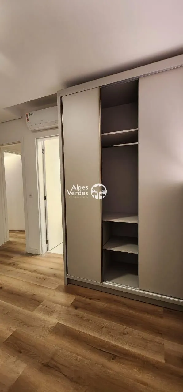 Imagem Vende-se apartamento semi-mobiliado em Gramado a 10 minutos da Rua Coberta