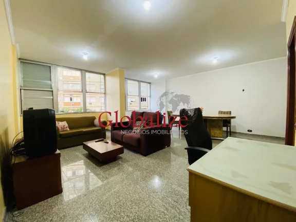 Imagem Lindo apartamento com 2 dormitórios no José Menino na quadra da praia no primeiro andar por R$ 586.000,00.