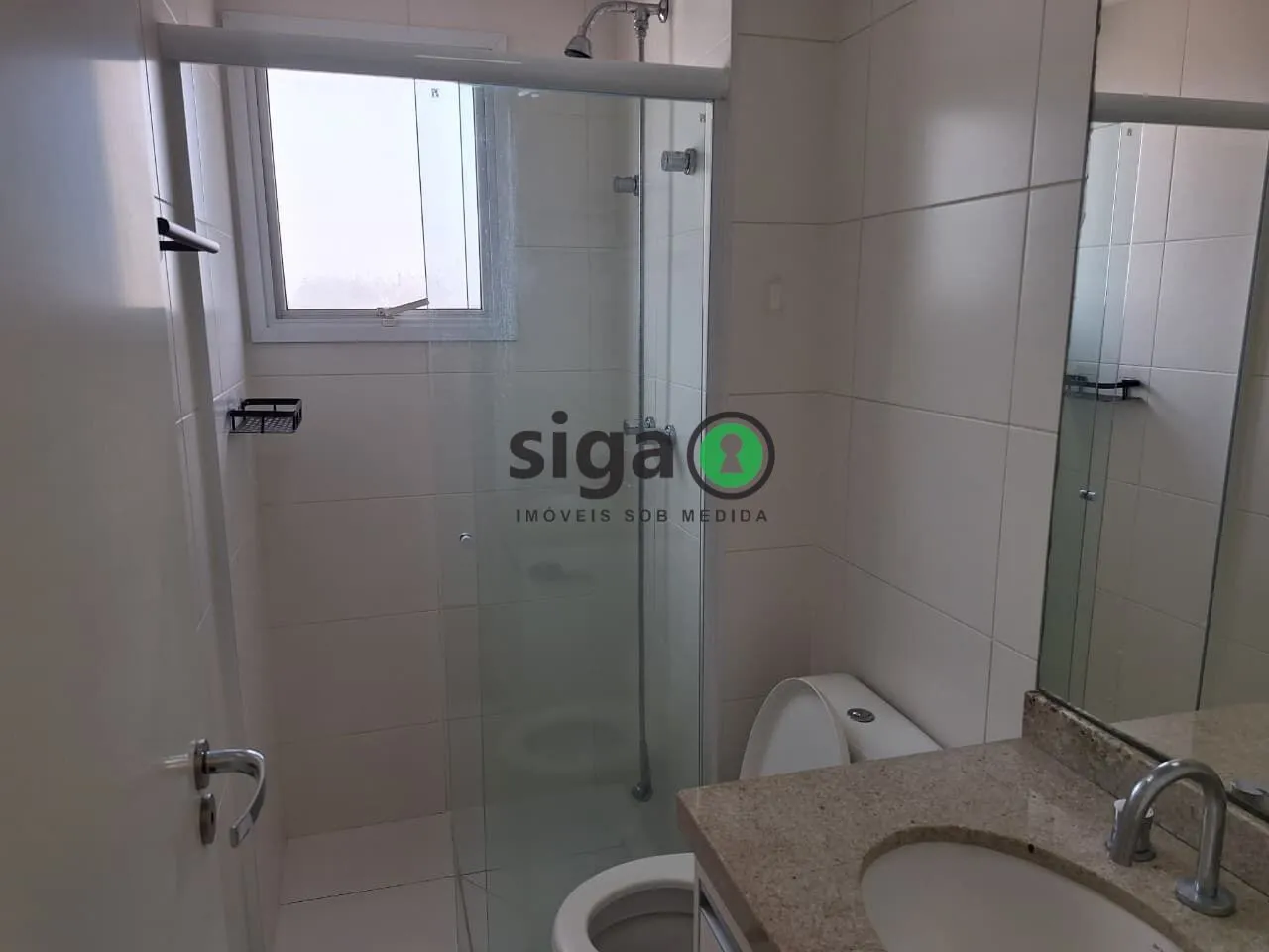 Imagem Apartamento reformado 2 Dormitórios com Suíte, Varanda e Vaga