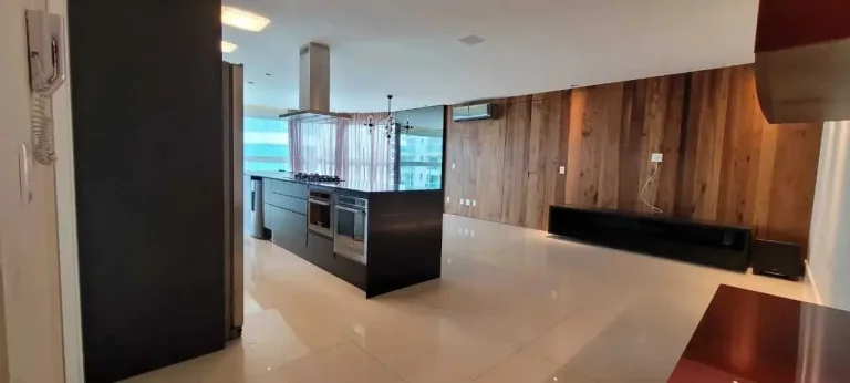 Imagem Apartamento mobiliado em condomínio fechado com 3 dormitórios sendo 1 suíte e 2 vagas de garagem em Itajaí/SC