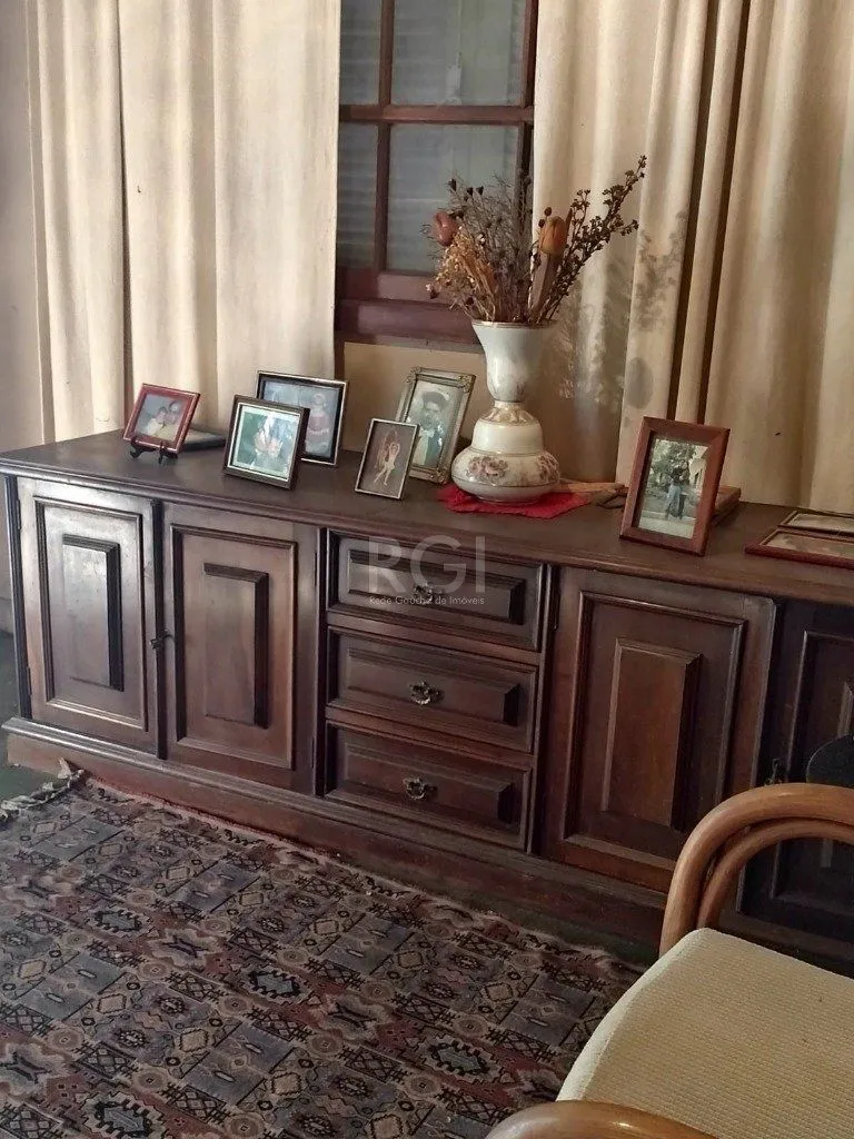 Imagem Casa para Venda - 137m², 1 dormitório, sendo 1 suites, 4 vagas - Floresta