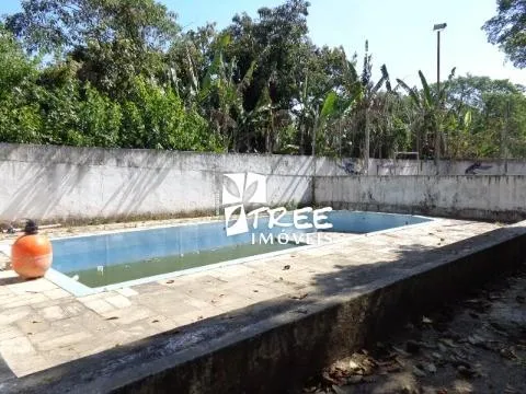 Imagem VENDA DE CHÁCARA NO JARDIM ARUJÁ, EM ARUJÁ/SP, 2.000m² com piscina e terreno de 6.000m², para fins residenciais ou comerciais. CONSULTE-NOS.