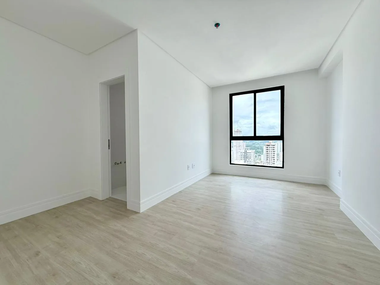 Imagem Apartamento à venda com 206m2 por R$ 3.290.000,00