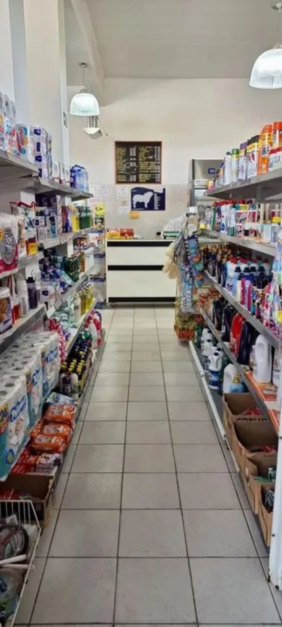 Imagem Imperdível Casa Comercial à Venda em Cidade], Bairro]: 3 Quartos, 1 Suíte, 1 Sala, 2 Banheiros, 5 Vagas, 256m²!