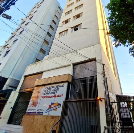 Apartamento à venda no Edifício Itamarati andar alto - Centro
