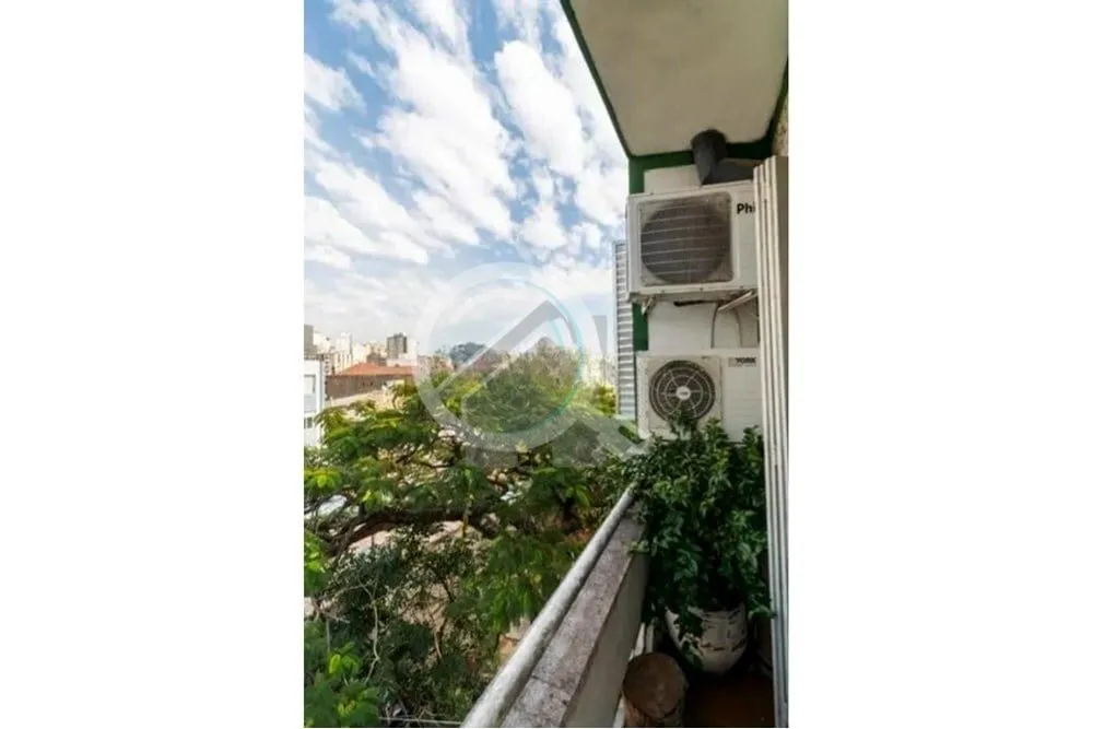 Imagem Ótimo apartamento de frente com sacada, sala com lareira e ar condicionado, dormitório com móveis...