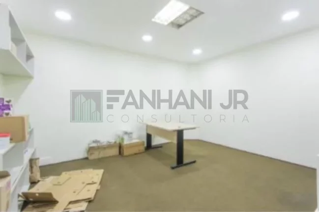 Imagem Venha conhecer este imóvel incrível, totalmente reformado e finamente decorado, com uma localização excepcional! Com 587m² de área construída este e
