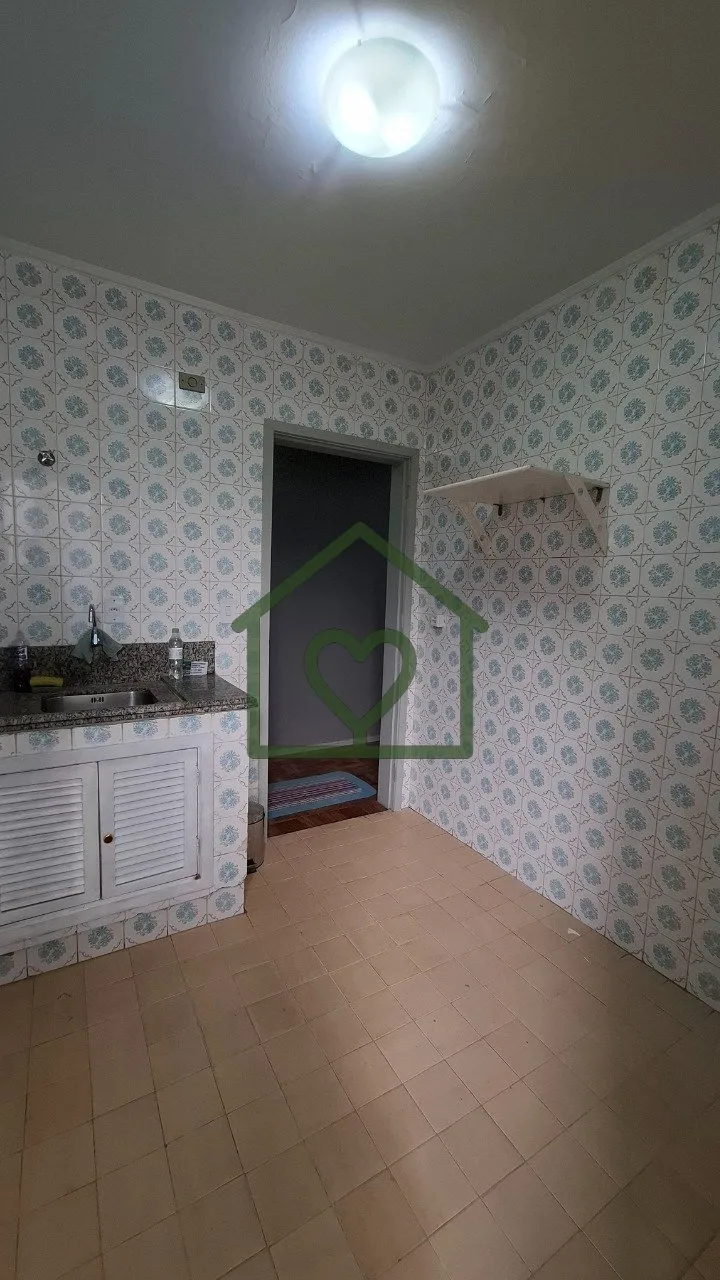 Imagem Apartamento 1 dormitório, de frente, sol da manhã, semi-mobiliado, banheiro com piso reformado, su...