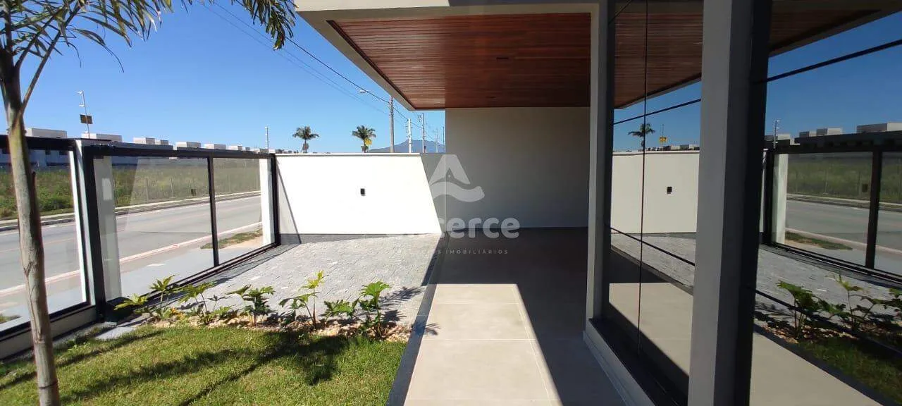 Imagem Casa Alto Padrão com 147m² - 3 Dormitórios I 1 Suíte I 2 Vagas de Garagem - Loteamento Vivendas dos Açores - Sertão do Maruim. São José/SC