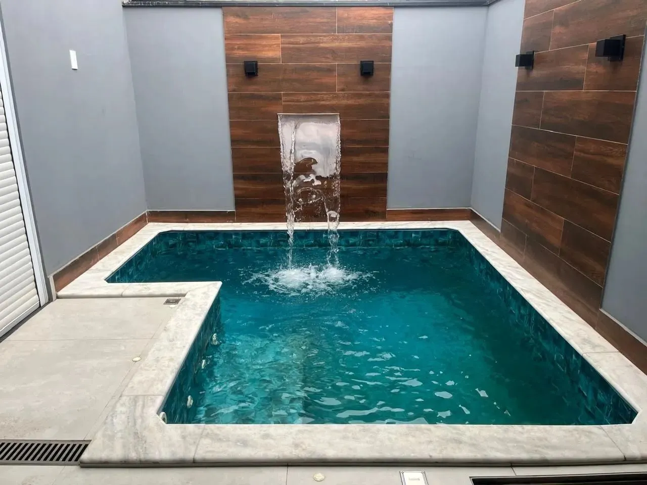 Imagem Casa em Condomínio à Venda em Sorocaba-SP, Bairro Horto Florestal: 3 quartos, 1 suíte, 2 salas, 2 banheiros, 2 vagas, 118m².