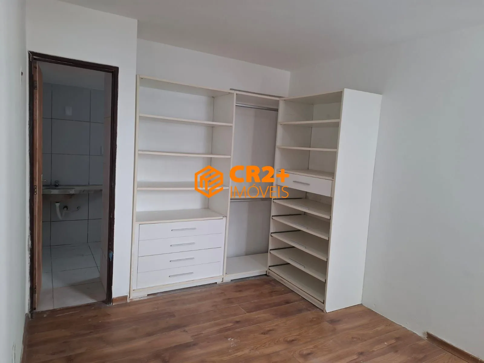 Imagem Vendo apartamento reformado em Boa Viagem com 121m²