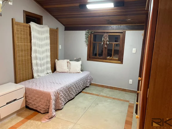 Imagem CASA CONDOMÍNIO ALTO PADRÃO COM 5 DORMITÓRIOS,SENDO 2 SUÍTES, 4 BANHEIROS SOCIAL,SALA 2 AMBIENTES,COZINHA AMERICANA,ÁREA GOURMET