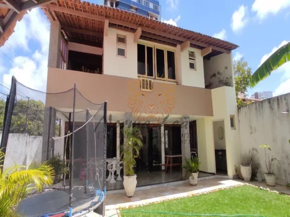 Imagem Casa à Venda no Bairro 13 de Julho, Aracaju-SE - 280 m², 4 quartos, 3 suítes, 3 salas, 5 banheiros e 3 vagas!