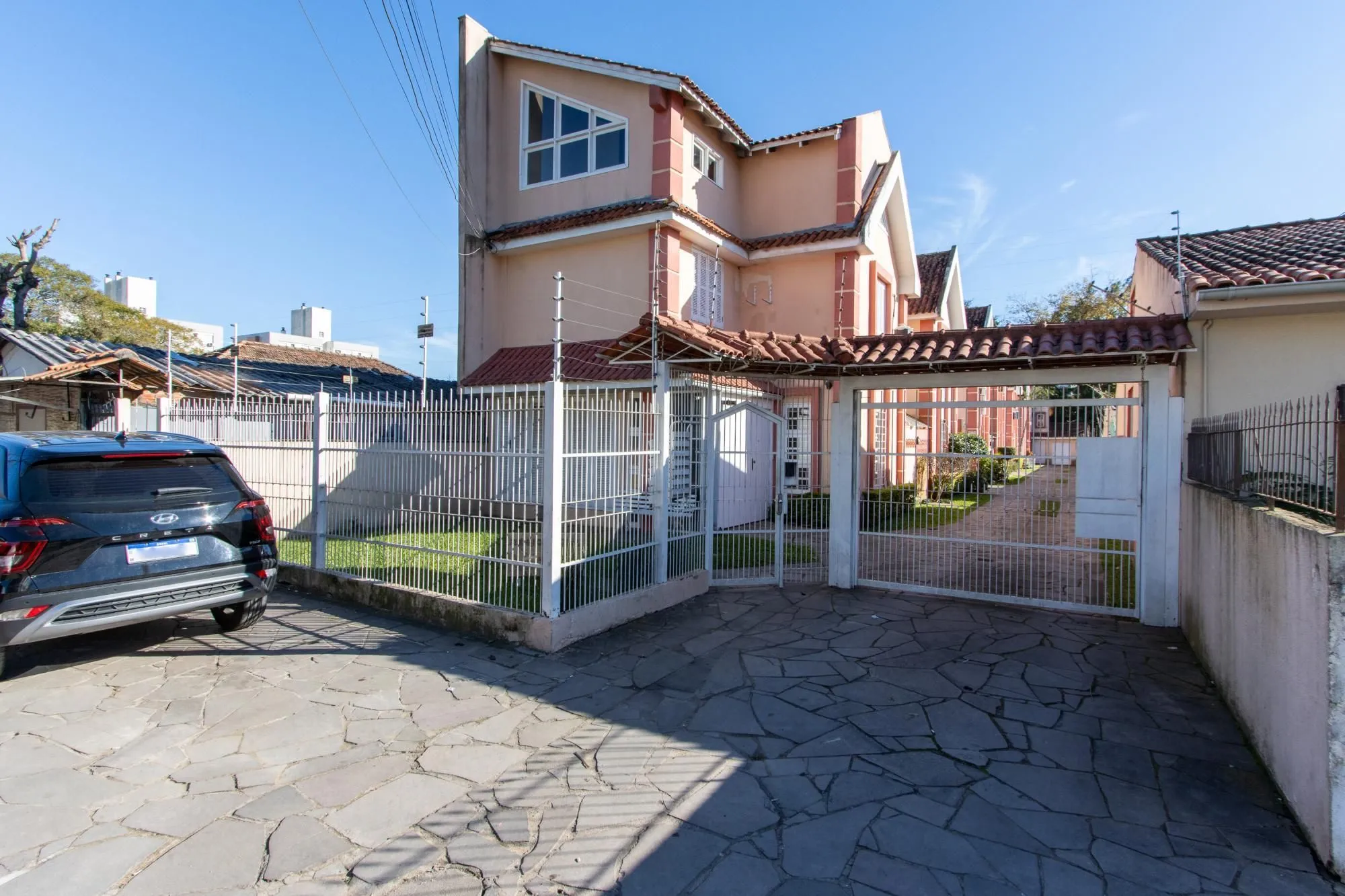 Imagem Casas de Condomínio para venda com Churrasqueira e 3 quartos, 145