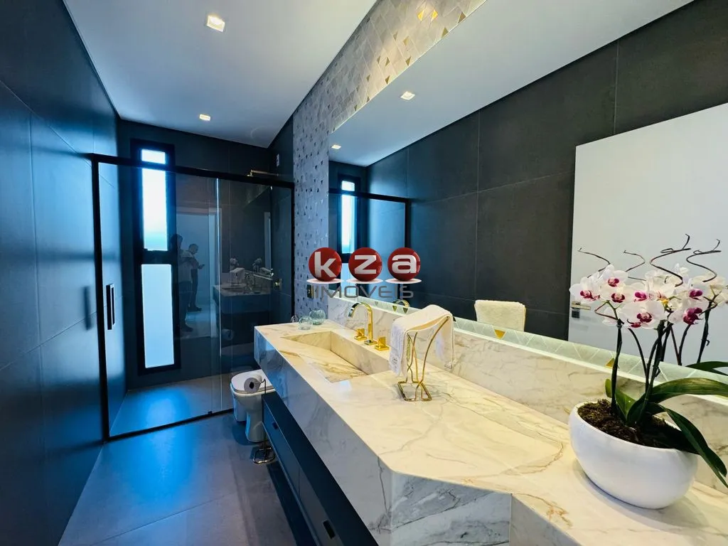 Imagem Luxuosa casa em condomínio à venda em Valinhos-SP, no Condomínio Residencial Ypê Dourado: 3 quartos, 3 suítes, 3 salas, 5 banheiros, 4 vagas, 384m².