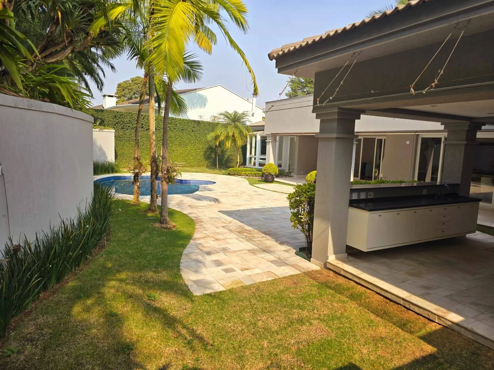 Imagem Sobrado de 430m² Localizado no Alphaville Residencial 2 em Barueri/SP!