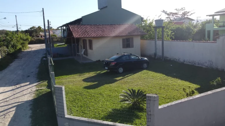 Imagem Linda Casa de 2 Quartos na Praia do Rosa, Imbituba-SC - Excelente Oportunidade!