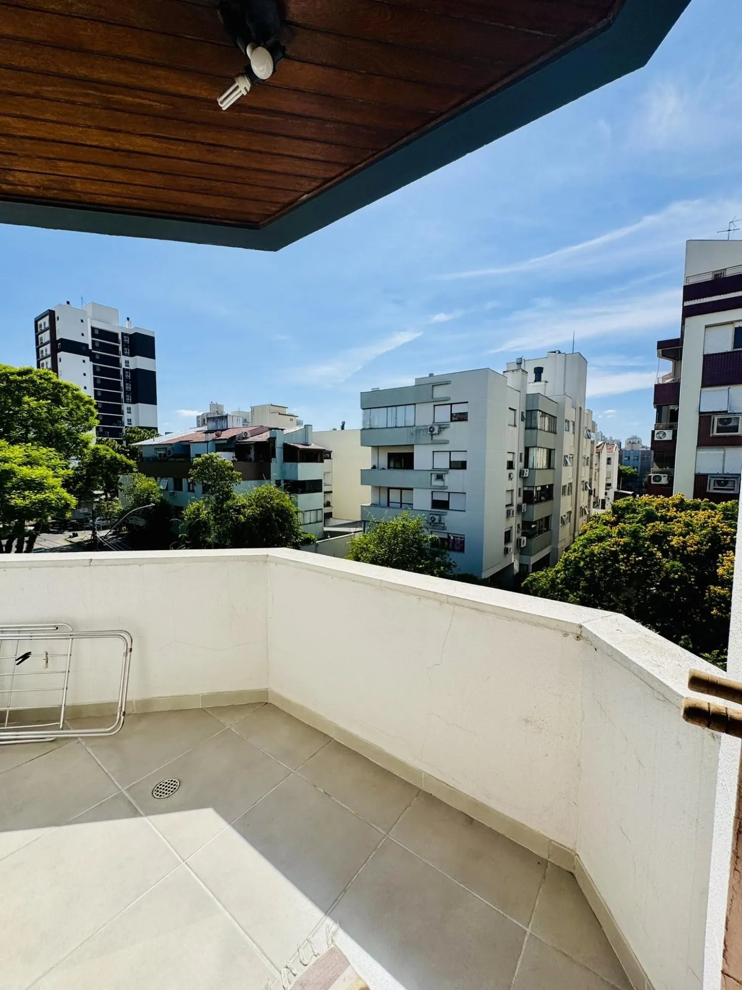 Imagem Apartamento 1 Dormitório Reformado com Sacada e Churrasqueira no Jardim Botânico