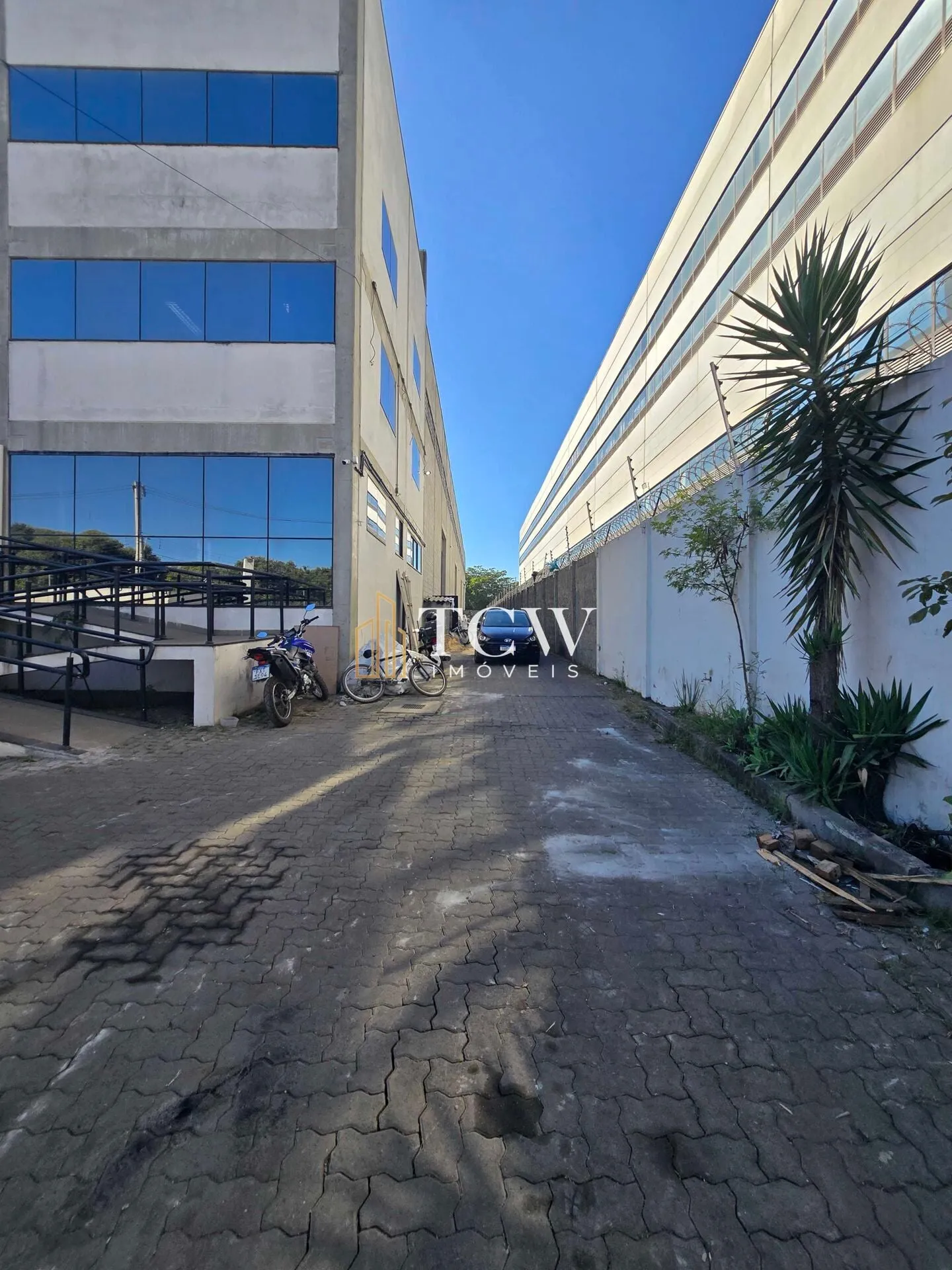 Imagem Galpão Industrial para Locação em Guarulhos/SP | 3.500 m² | 13 Docas | Próximo à Rodovia Presidente Dutra
