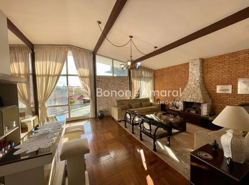 Imagem Casa com 3 Quartos e 4 banheiros à Venda, 255 m² por R$ 850.000
