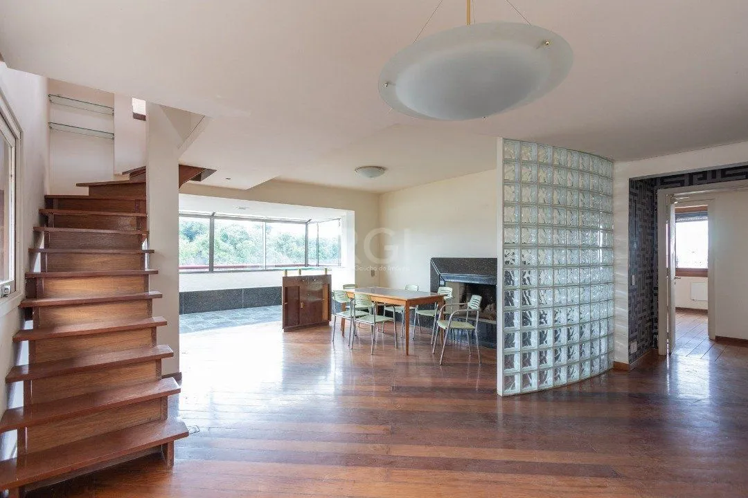 Cobertura para Venda - 302m², 4 dormitórios, sendo 1 suites, 3 vagas - Menino Deus