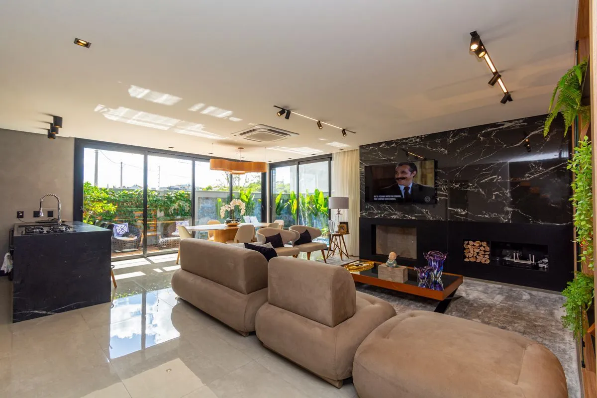 Imagem Casa de alto padrão no condomínio Vale dos Lírios