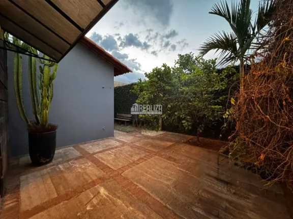 Imagem Casa de 3 dormitórios com suíte e varanda gourmet no Condomínio Vanice Andrade, no bairro Vila Arquelau em Uberaba