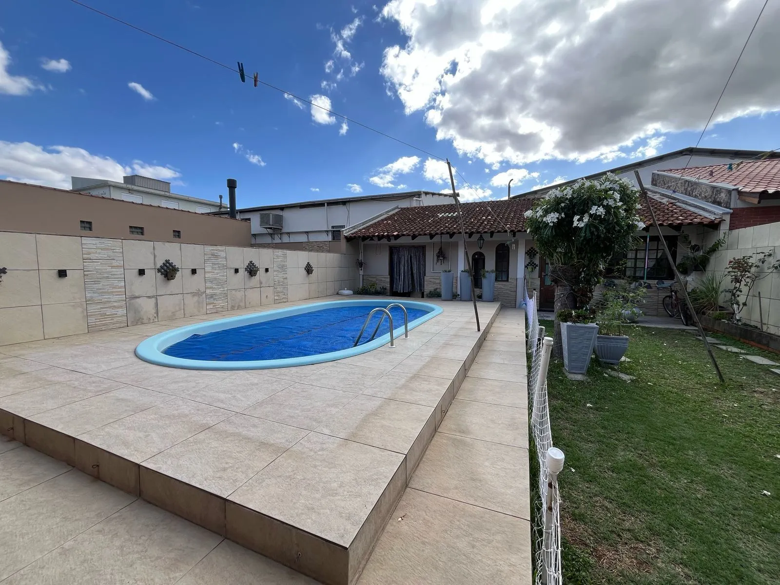 Imagem Casa com piscina a venda em Ipanema