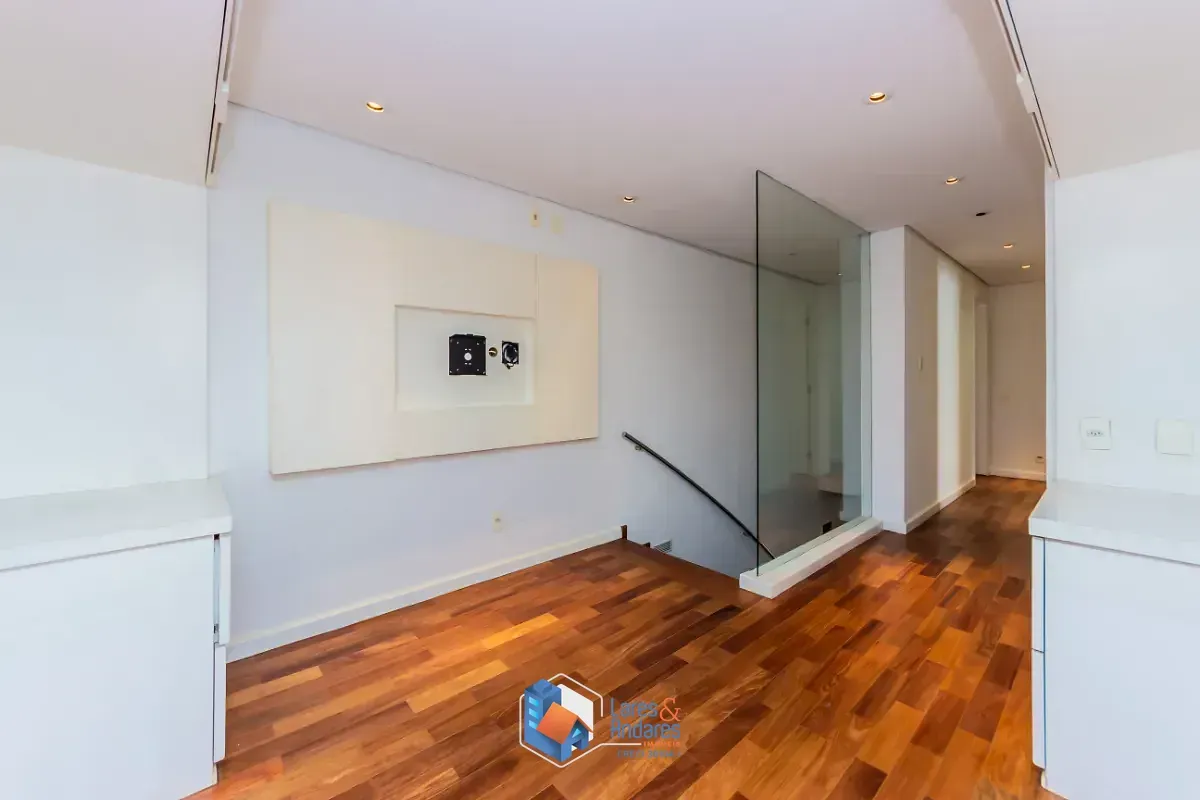 Imagem Duplex para venda em Indianópolis com 3 quartos, sendo 3 suítes, 198m²