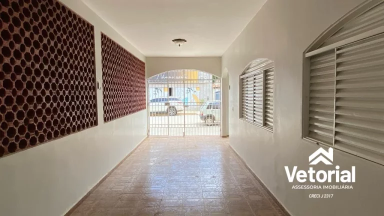 Imagem Casa para locação comercial com 3 quartos no Sandra Regina - Barreiras-BA