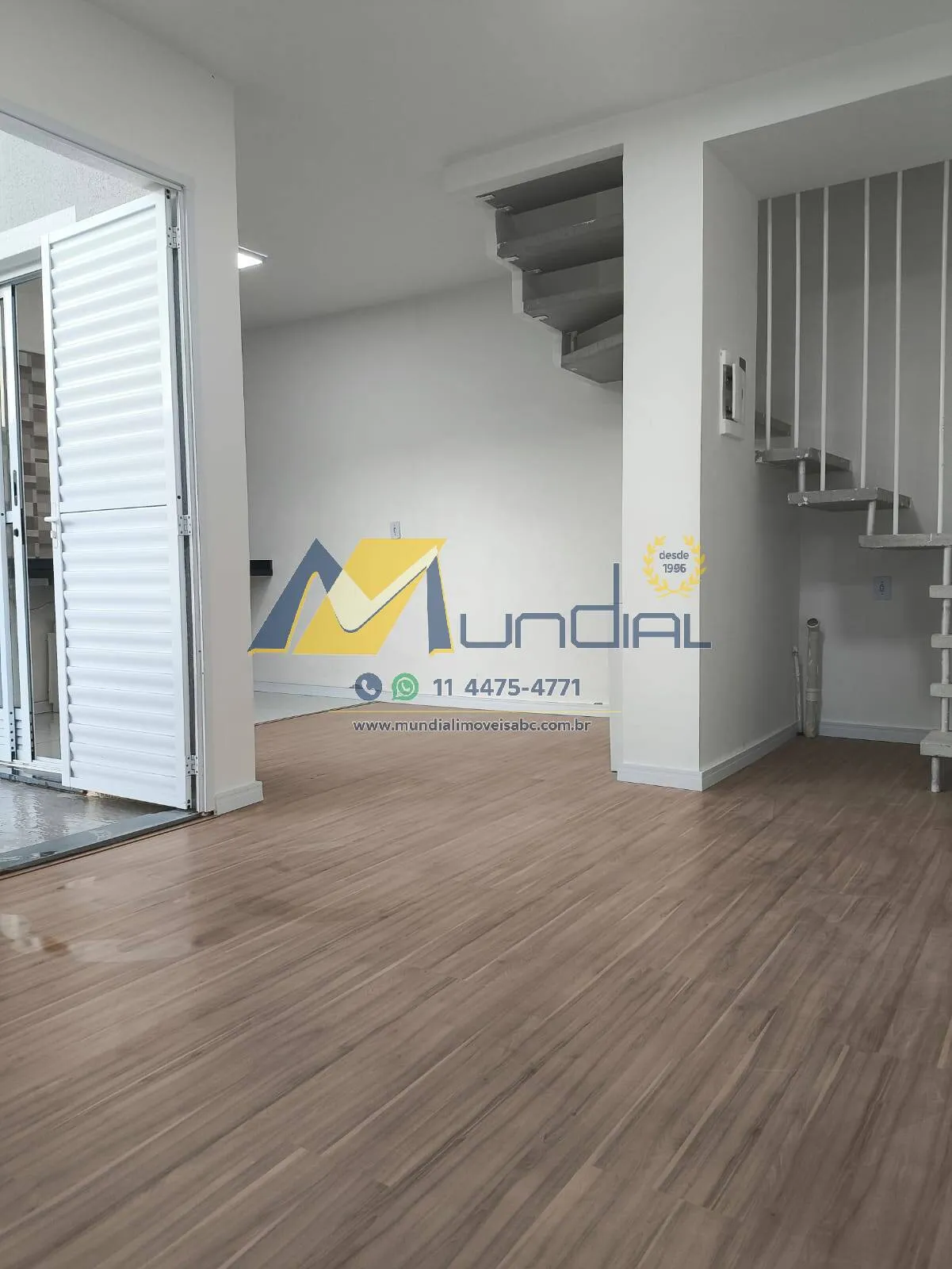 Imagem Sobrado à Venda no Condomínio Paradise - 105 m²,Suíte e Lazer Completo