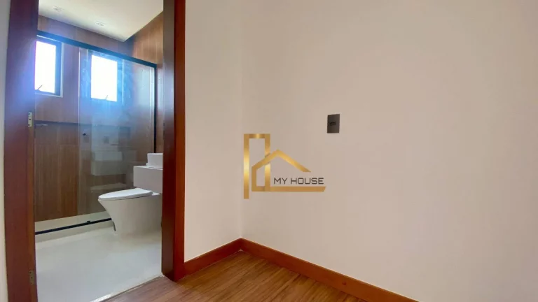 Imagem Casa com 4 Quartos, Nova e em Condomínio Clube a 15 Minutos do Centro de Teresópolis-RJ