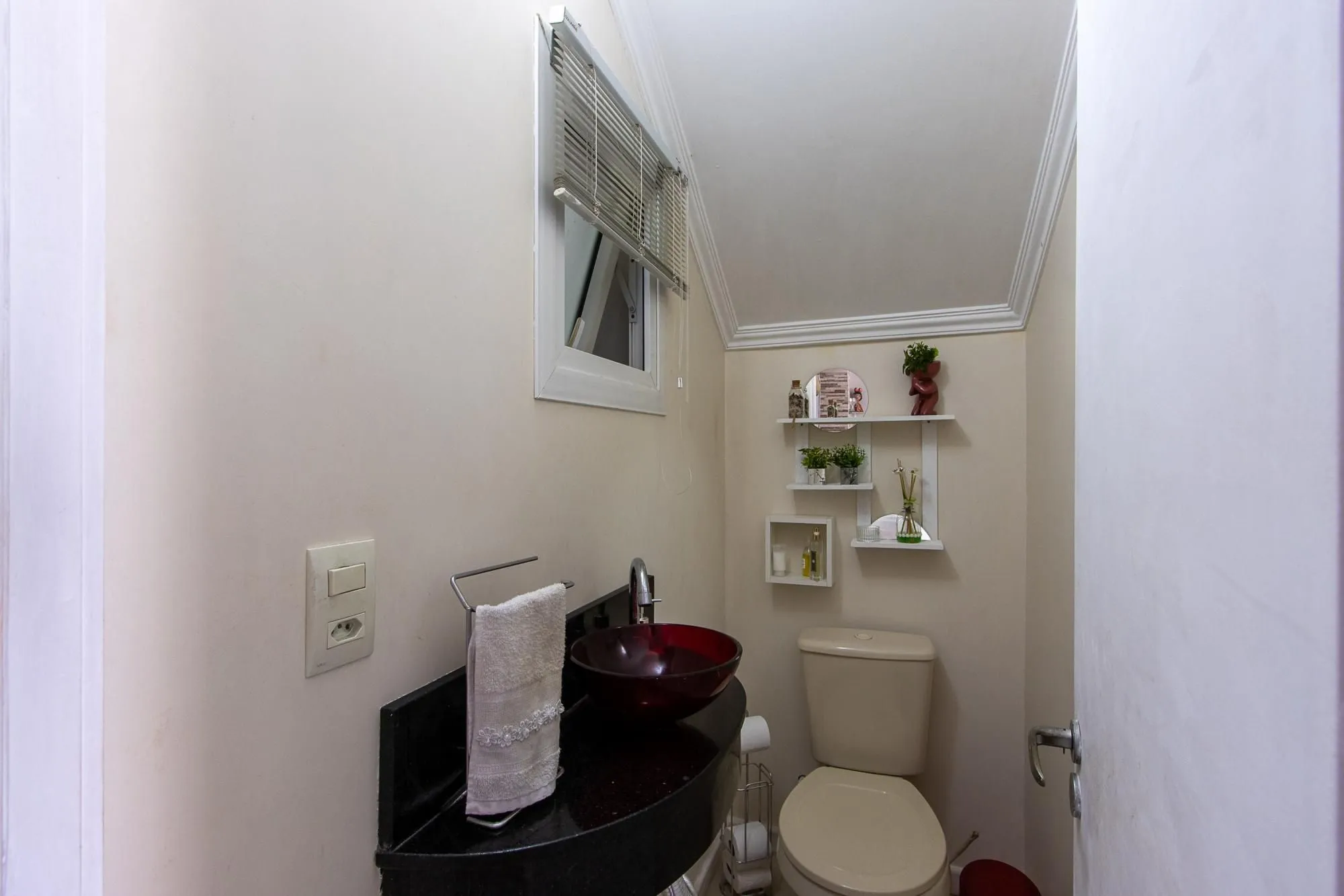 Imagem Casa com 3 dormitórios, suíte com closet e piscina no Condomínio Cinque Terre
