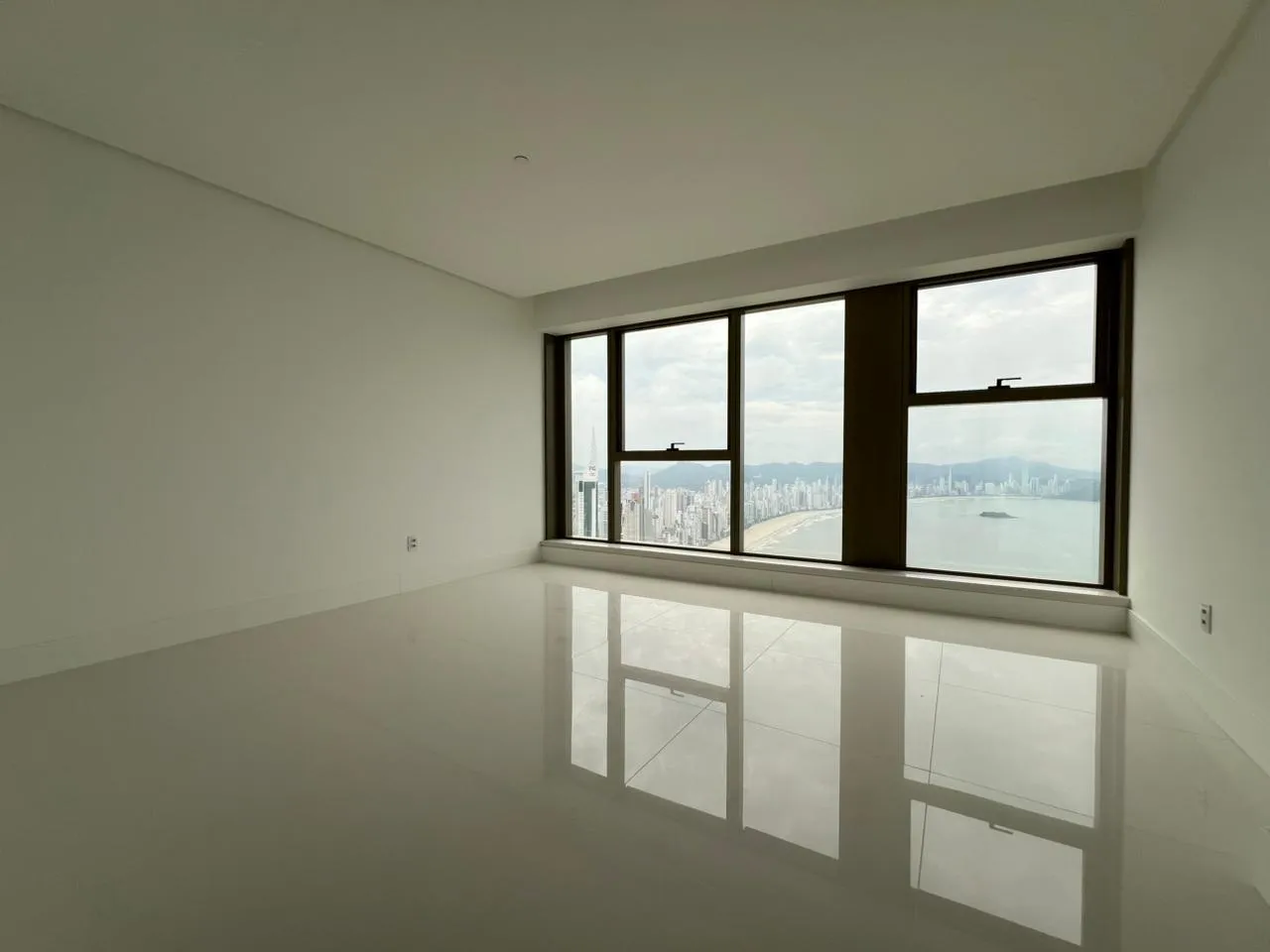 Imagem Apartamento com vista para o mar à venda com 530m2 por R$ 26.000.000,00