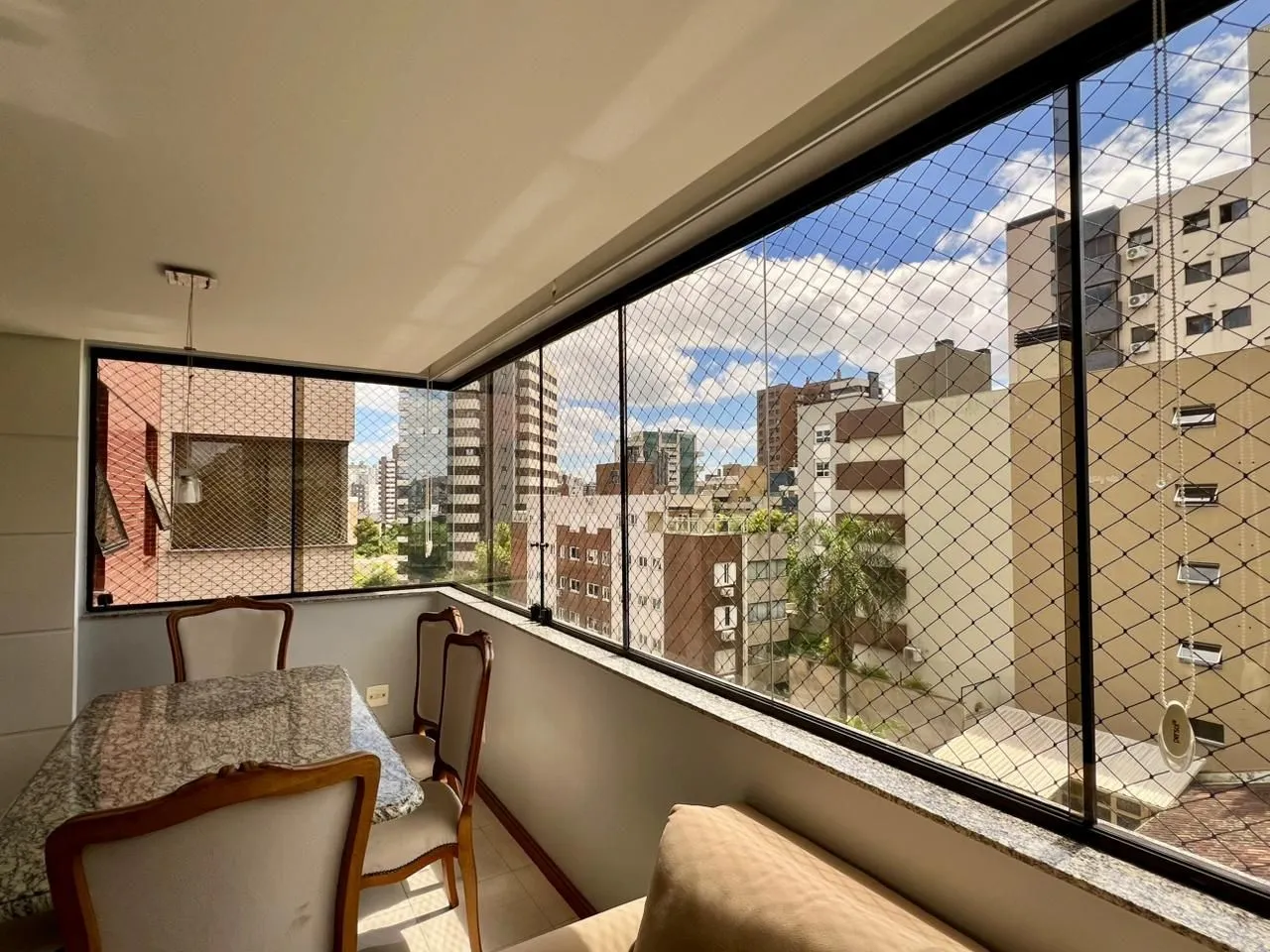 Imagem Apartamento a venda de 105 m2 2 dormitórios sendo 1 suíte e 2 vagas individuais no bairro Petrópolis.
