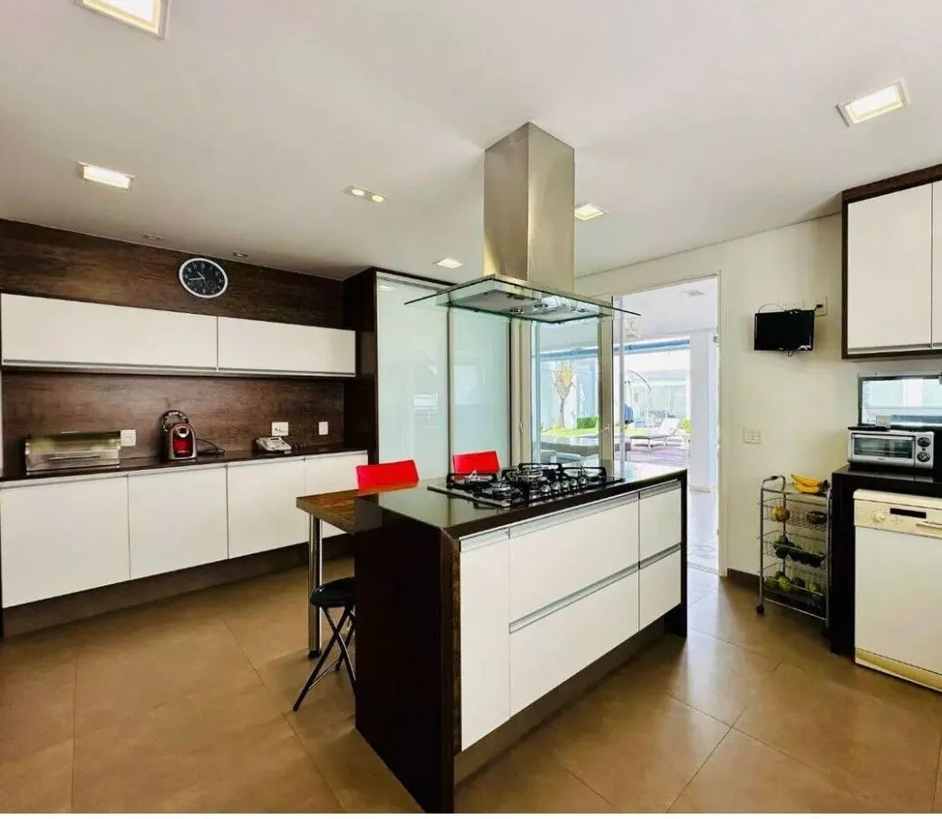 Imagem Casa Sobrado Com Piscina Localizada no Alphaville Residencial Zero!