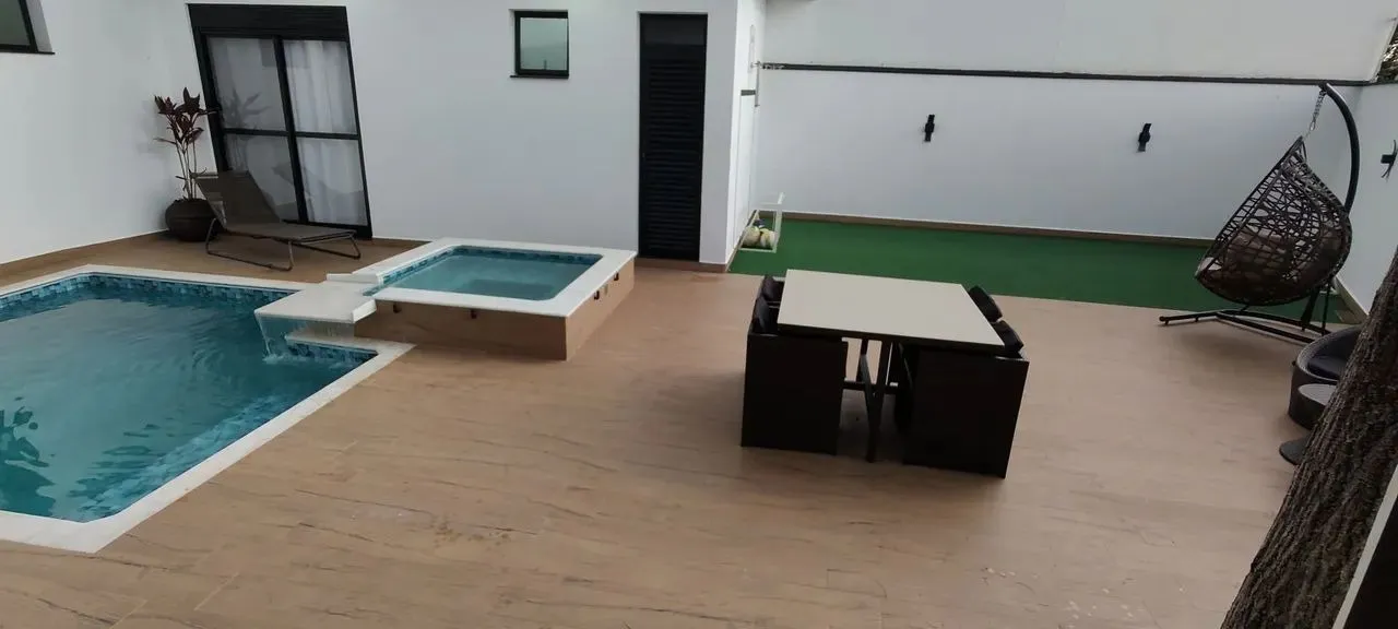 Imagem Imóvel de luxo em condomínio: Casa de 4 quartos e 3 suítes no Jd. Villagio Milano, Sorocaba-SP. 260m², 3 salas, 5 banheiros, 4 vagas.