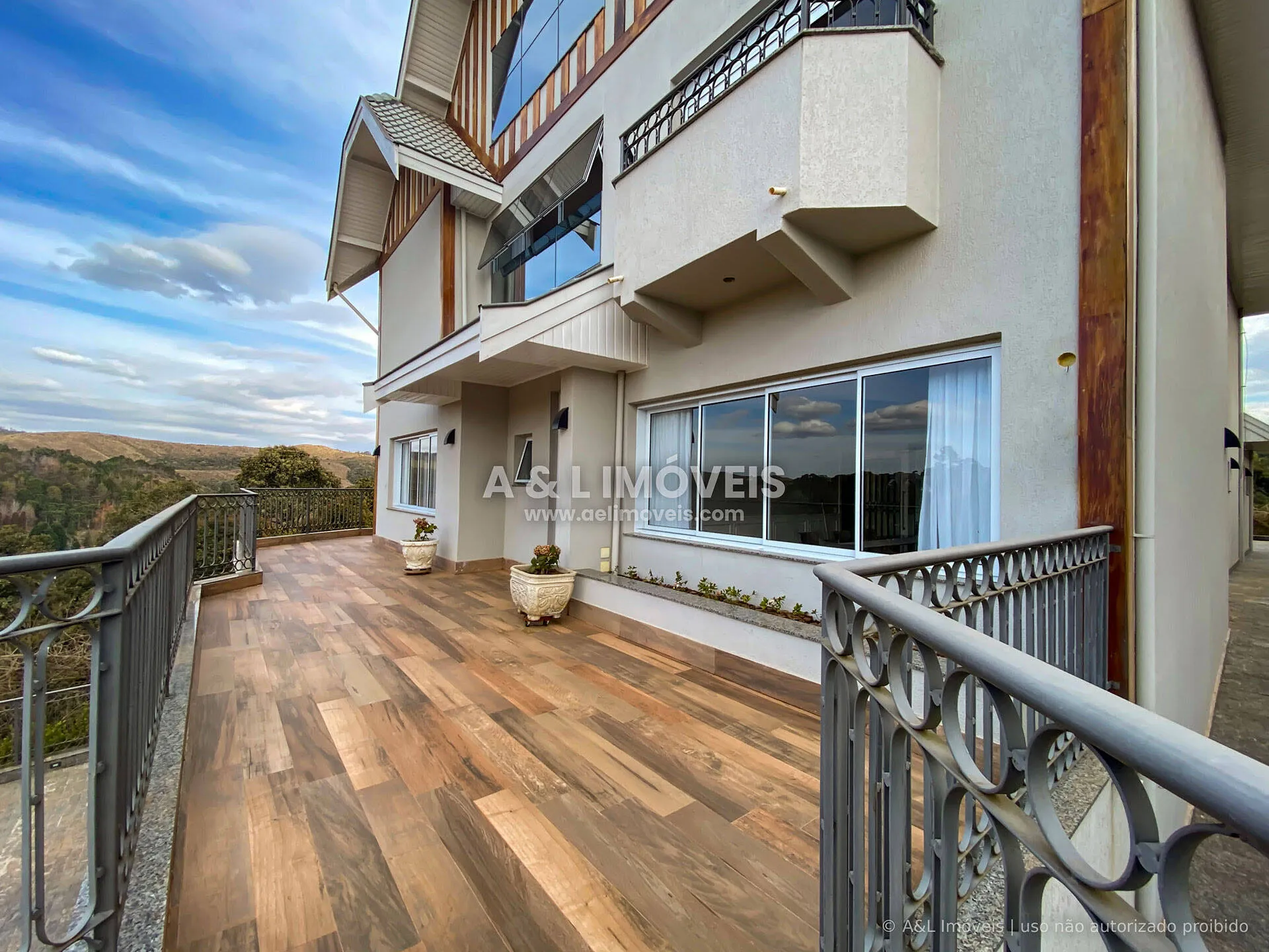 Imagem Casa de Luxo | Alto do Capivari | 793 m² | SPA e Casa de Hóspedes